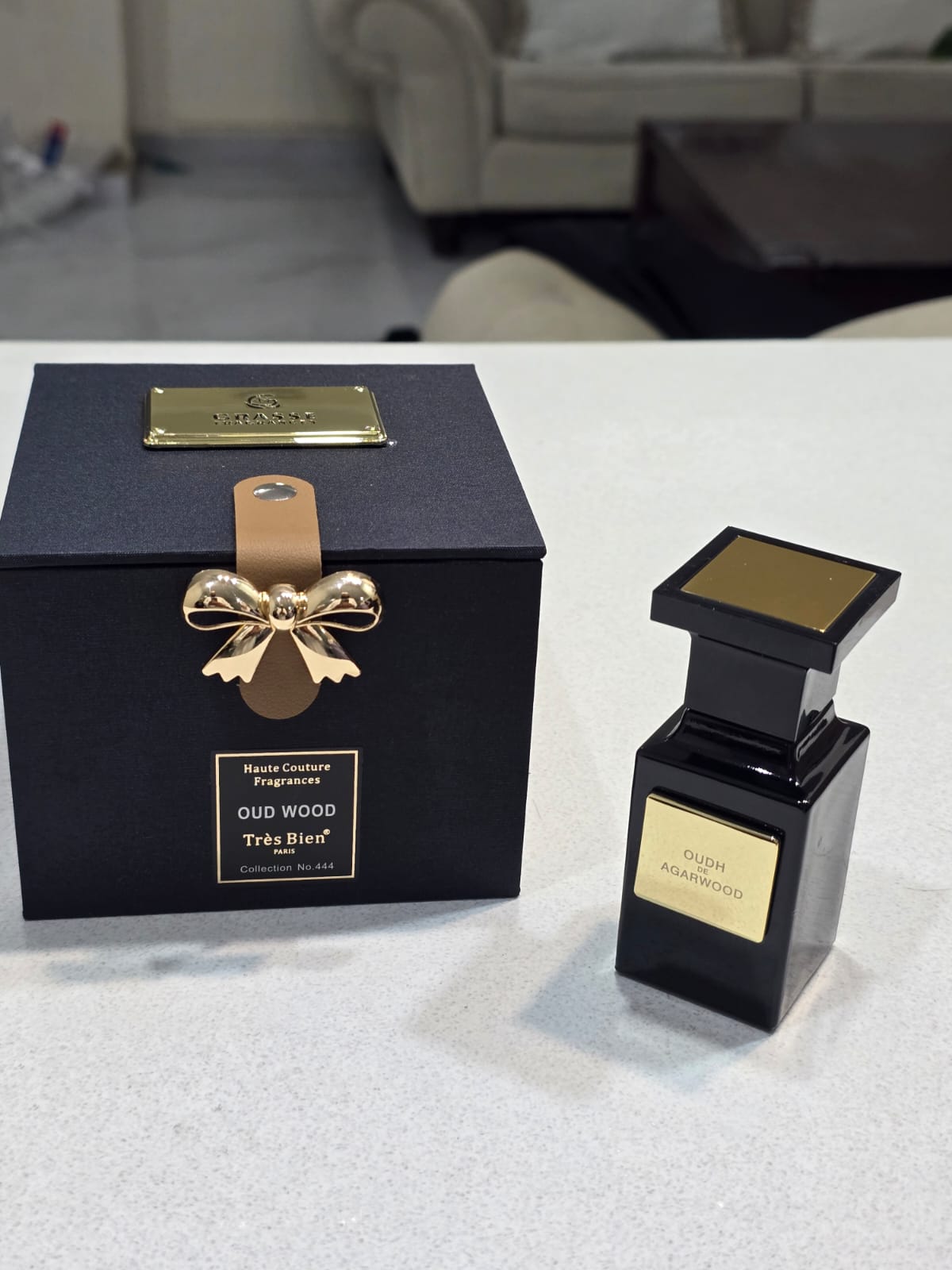 Oud Wood Fragrance - Black and Gold Presentation